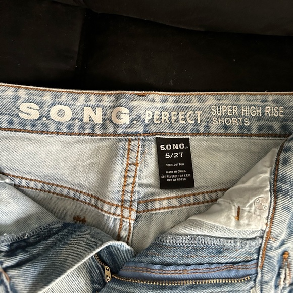 High rise jean shorts - Picture 2 of 3